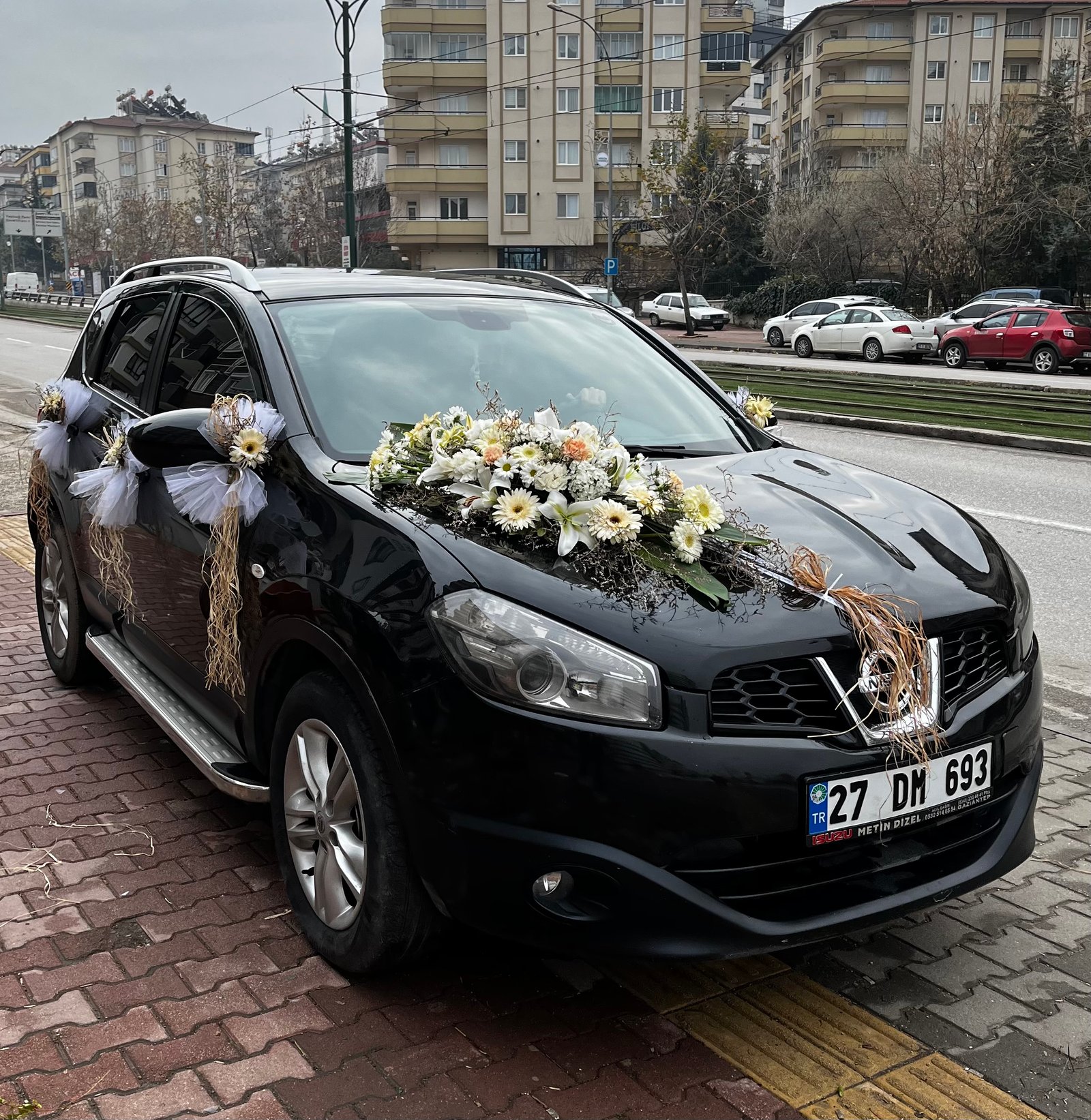 Beyaz çiçekli